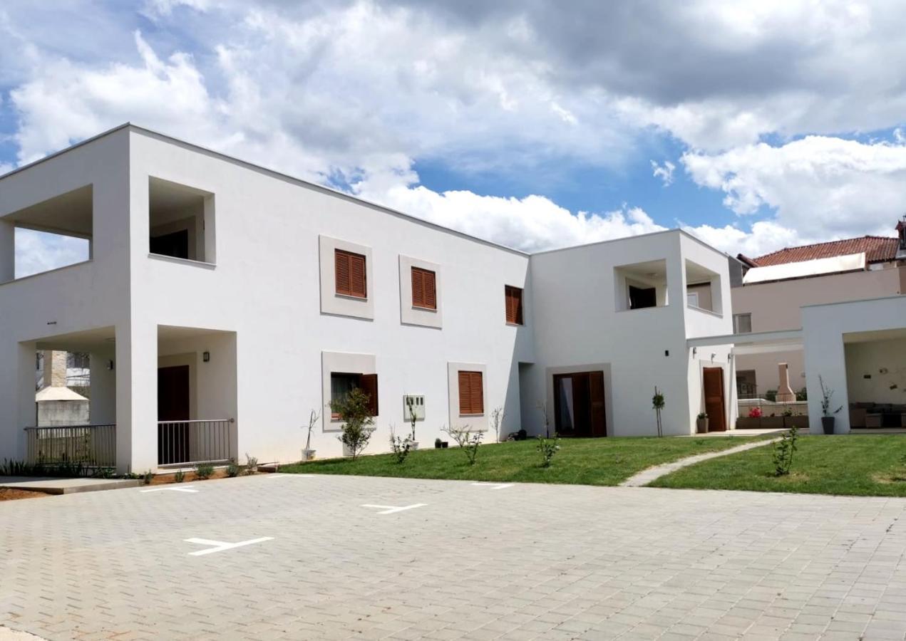 Apartments Leticia Vrsi Zewnętrze zdjęcie