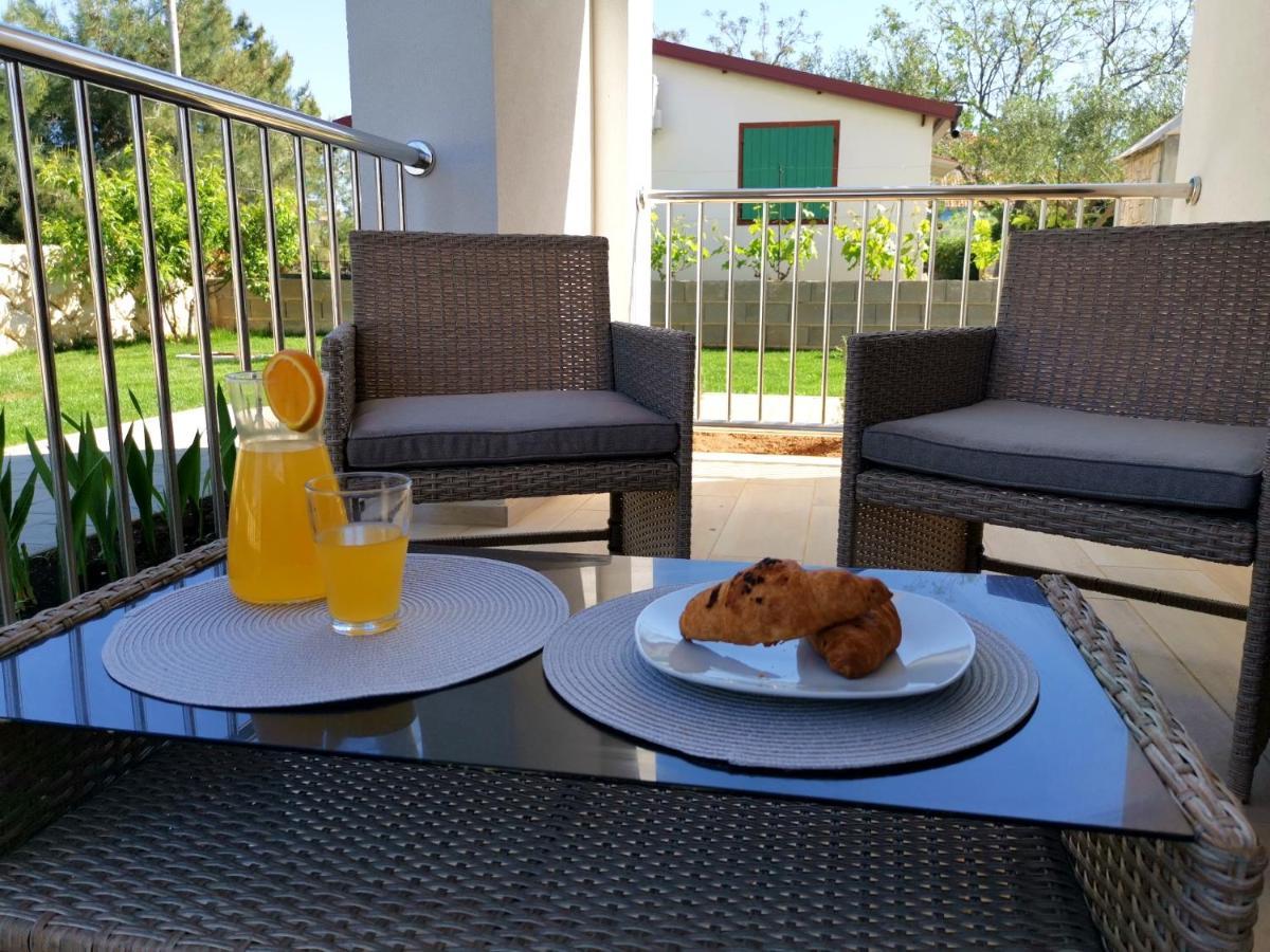 Apartments Leticia Vrsi Zewnętrze zdjęcie