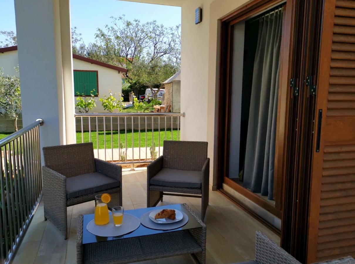 Apartments Leticia Vrsi Zewnętrze zdjęcie