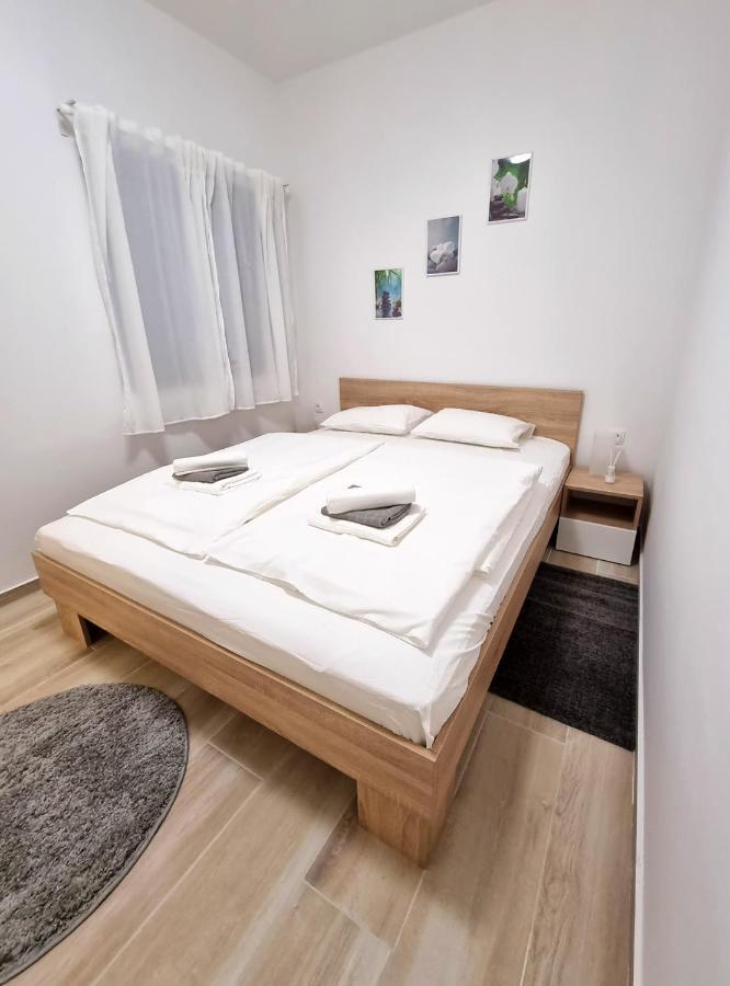 Apartments Leticia Vrsi Zewnętrze zdjęcie